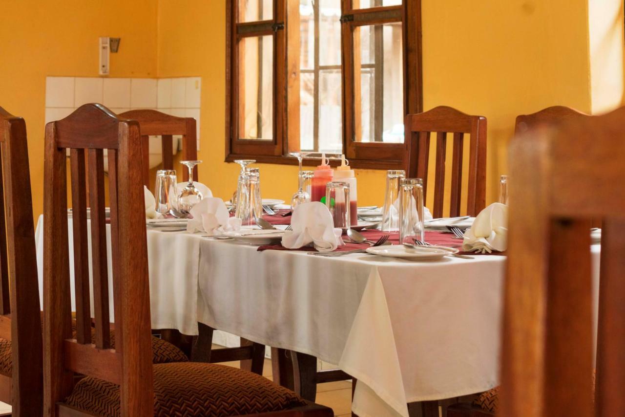 Rwenzori International Hotel Kasese Extérieur photo