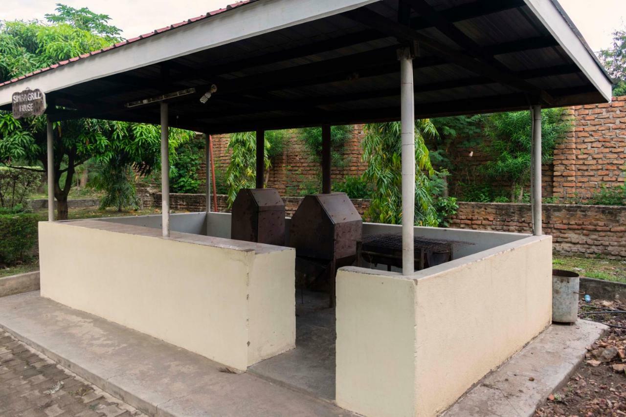 Rwenzori International Hotel Kasese Extérieur photo