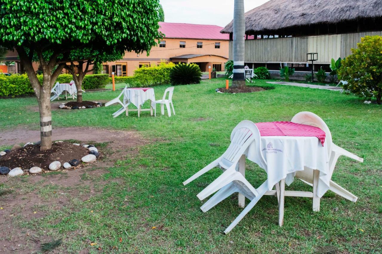 Rwenzori International Hotel Kasese Extérieur photo